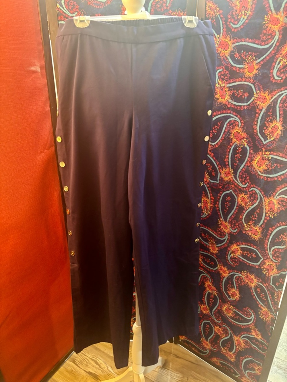 Women's Navy Side-Button Wide-Leg Pants. NWT